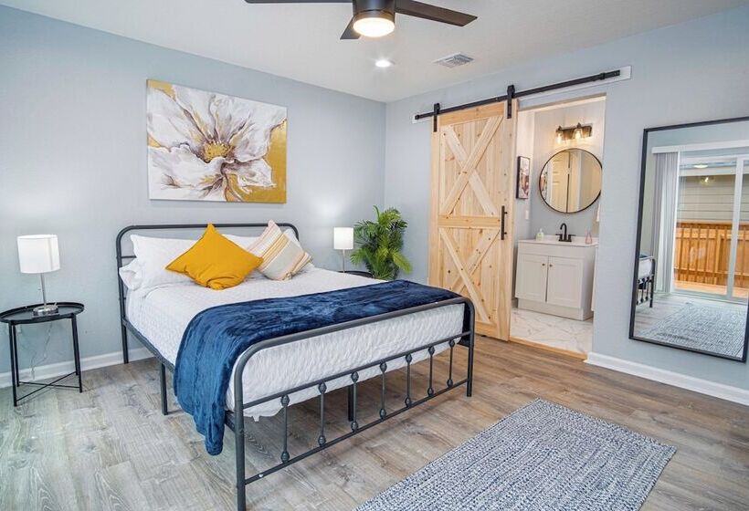 Spacious Delightful 4 Br/ 3 Ba Close To Downtown