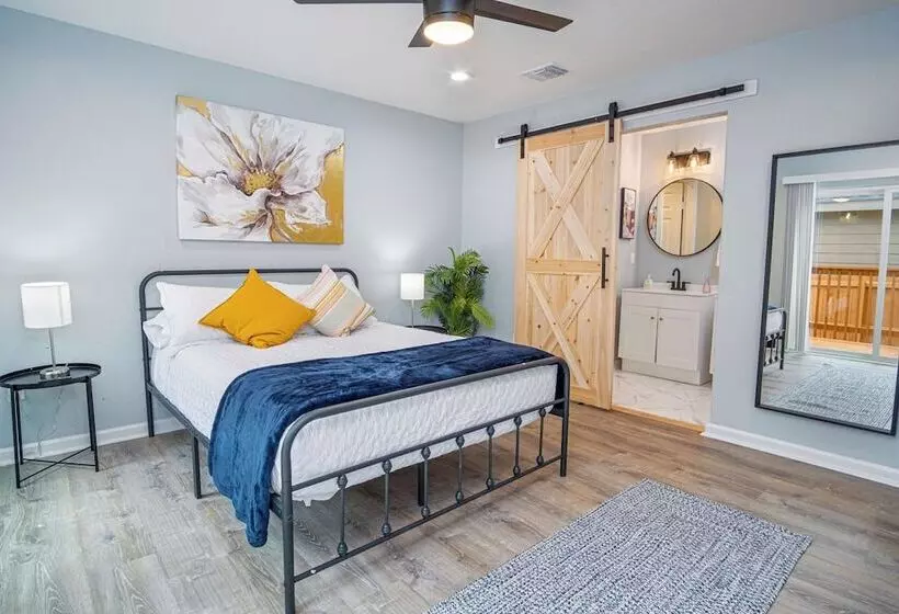 Spacious Delightful 4 Br/ 3 Ba Close To Downtown