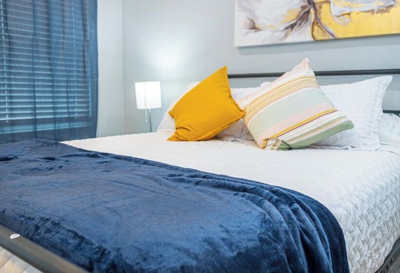 Spacious Delightful 4 Br/ 3 Ba Close To Downtown