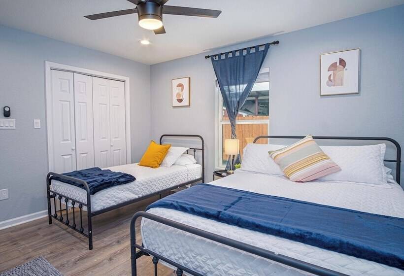 Spacious Delightful 4 Br/ 3 Ba Close To Downtown