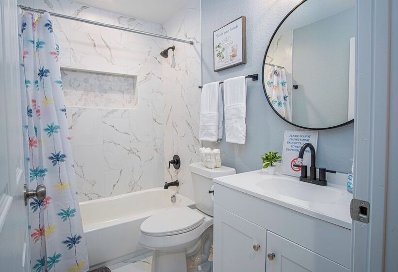 Spacious Delightful 4 Br/ 3 Ba Close To Downtown