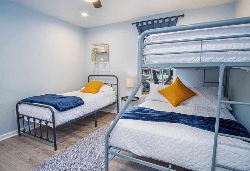 Spacious Delightful 4 Br/ 3 Ba Close To Downtown