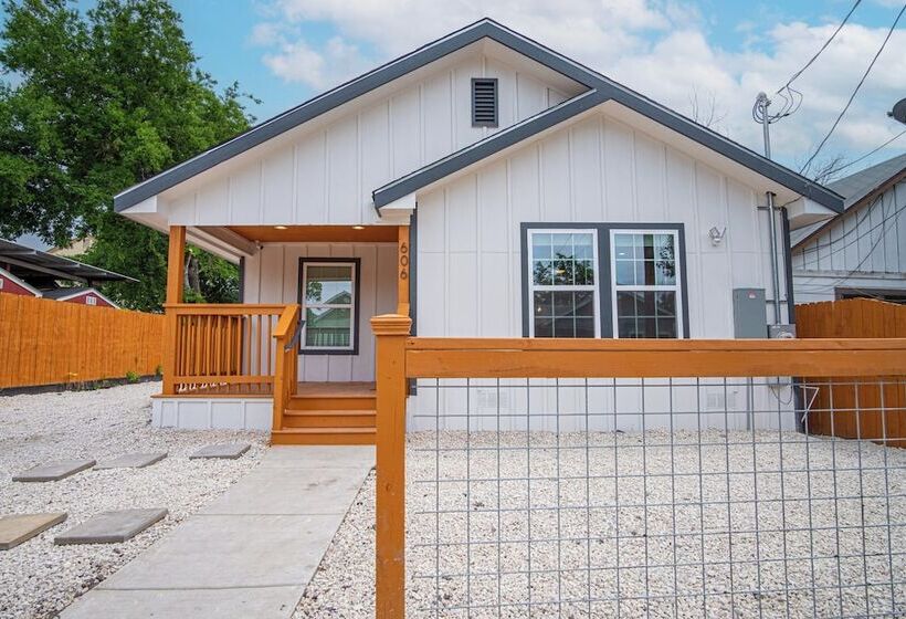 Spacious Delightful 4 Br/ 3 Ba Close To Downtown