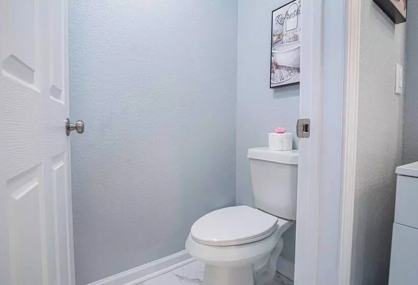 Spacious Delightful 4 Br/ 3 Ba Close To Downtown