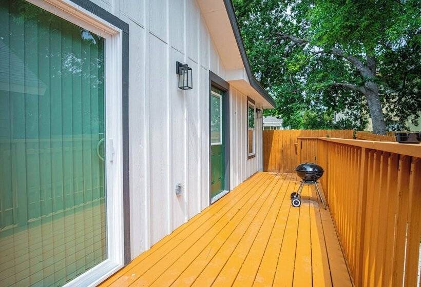 Spacious Delightful 4 Br/ 3 Ba Close To Downtown