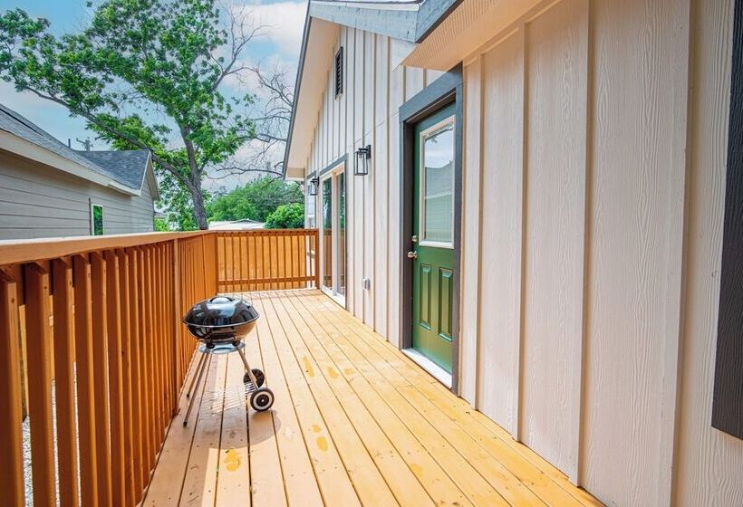 Spacious Delightful 4 Br/ 3 Ba Close To Downtown