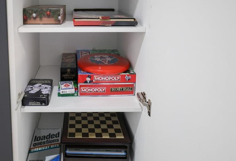 The Barn House By Avantstay Modern, Outdoor Living Area & Hot Tub