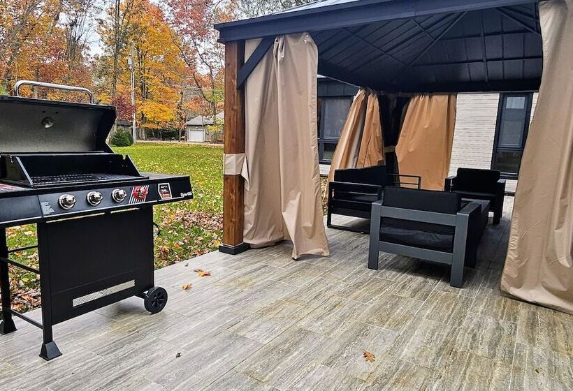 The Barn House By Avantstay Modern, Outdoor Living Area & Hot Tub