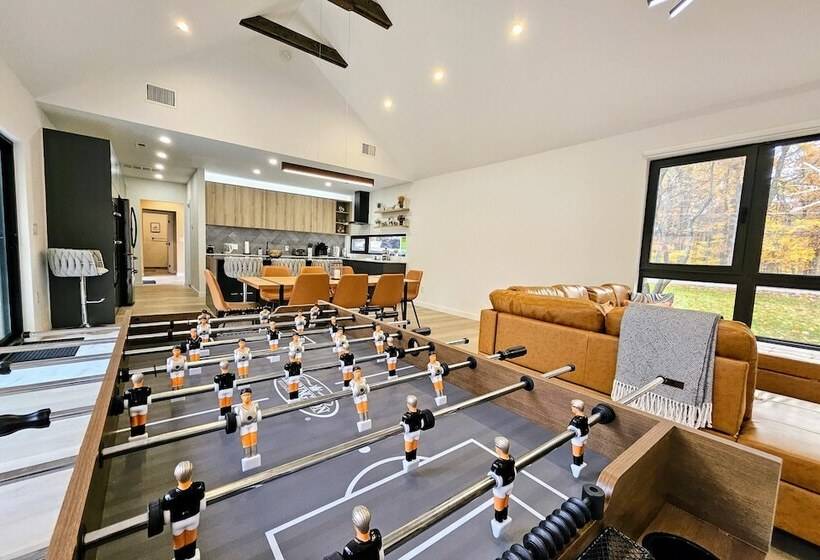 The Barn House By Avantstay Modern, Outdoor Living Area & Hot Tub