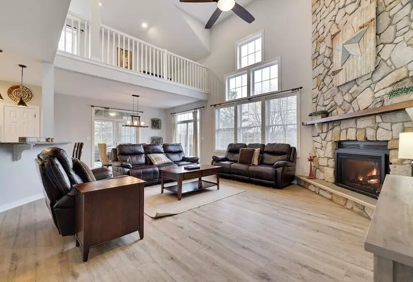 The Nest At Pinecrest By Avantstay Hot Tub, Spacious Deck, Game Room, Fire Pit