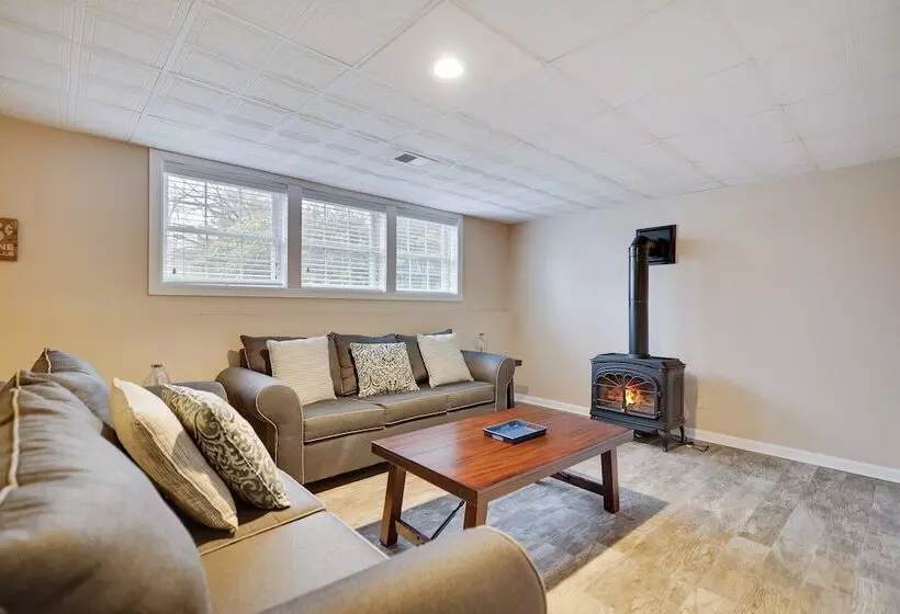 The Nest At Pinecrest By Avantstay Hot Tub, Spacious Deck, Game Room, Fire Pit