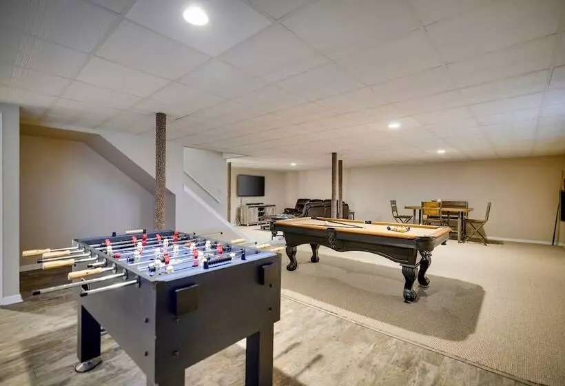 The Nest At Pinecrest By Avantstay Hot Tub, Spacious Deck, Game Room, Fire Pit