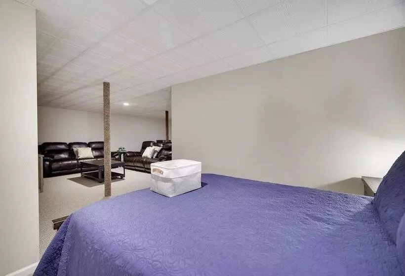 The Nest At Pinecrest By Avantstay Hot Tub, Spacious Deck, Game Room, Fire Pit