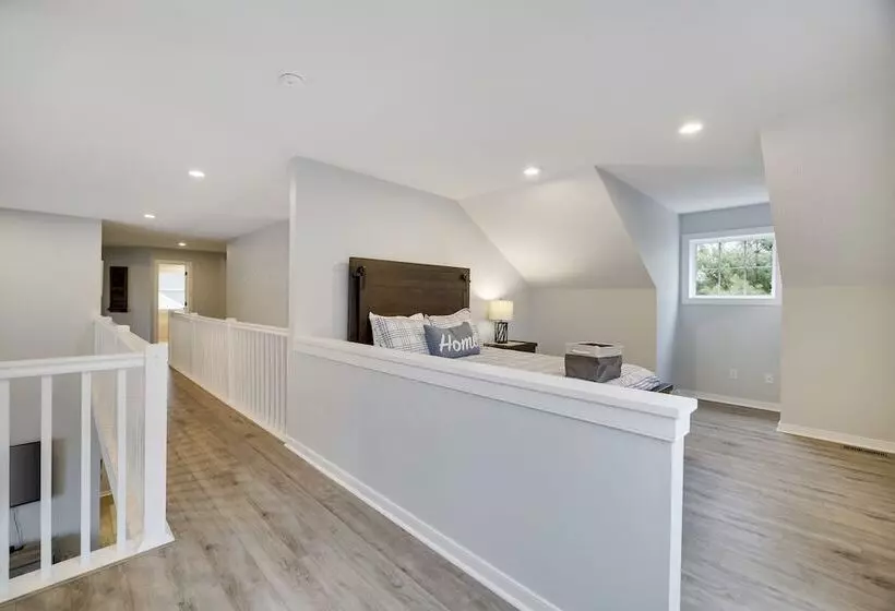 The Nest At Pinecrest By Avantstay Hot Tub, Spacious Deck, Game Room, Fire Pit