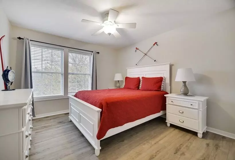 The Nest At Pinecrest By Avantstay Hot Tub, Spacious Deck, Game Room, Fire Pit