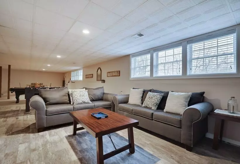 The Nest At Pinecrest By Avantstay Hot Tub, Spacious Deck, Game Room, Fire Pit