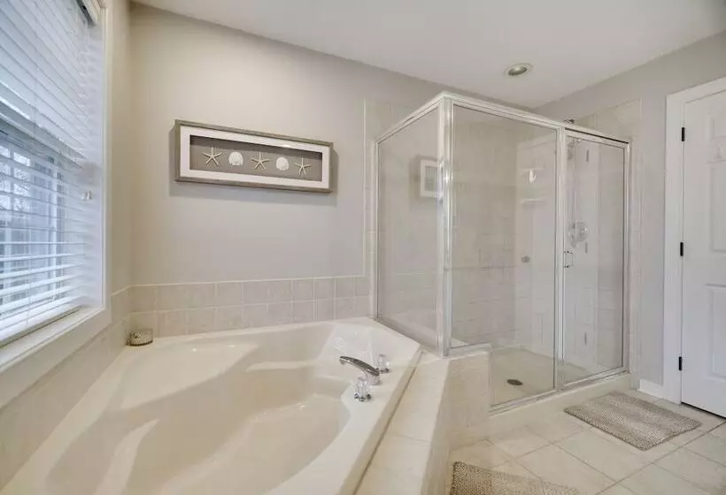 The Nest At Pinecrest By Avantstay Hot Tub, Spacious Deck, Game Room, Fire Pit