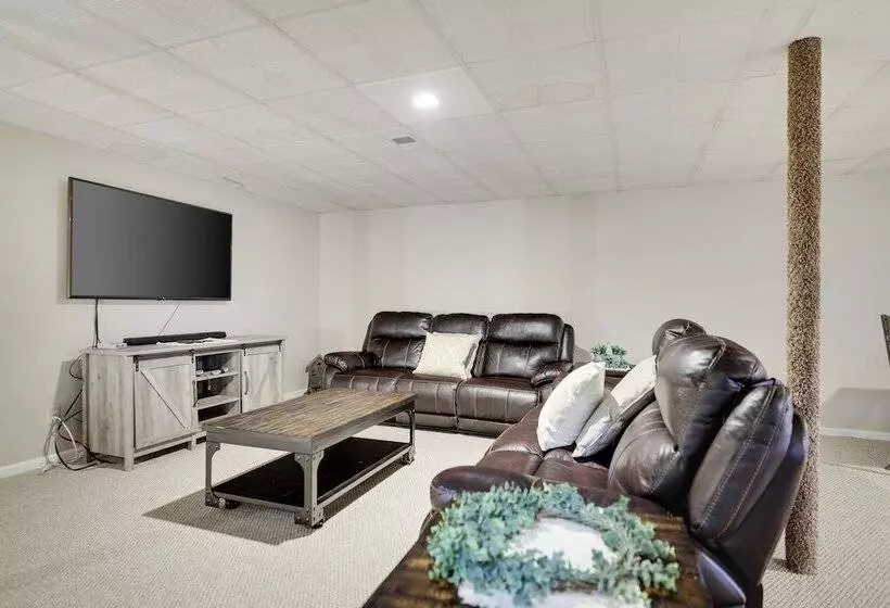 The Nest At Pinecrest By Avantstay Hot Tub, Spacious Deck, Game Room, Fire Pit