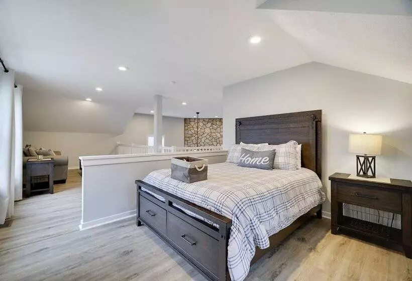 The Nest At Pinecrest By Avantstay Hot Tub, Spacious Deck, Game Room, Fire Pit