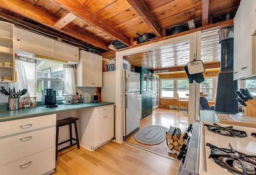 Waterfront Home On Lake Champlain W/ Dock & Kayaks