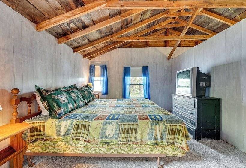 Waterfront Home On Lake Champlain W/ Dock & Kayaks