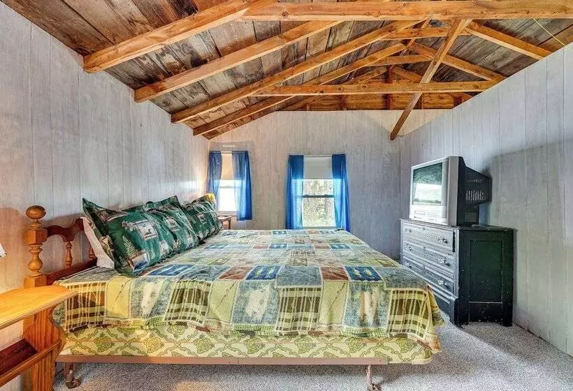 Waterfront Home On Lake Champlain W/ Dock & Kayaks