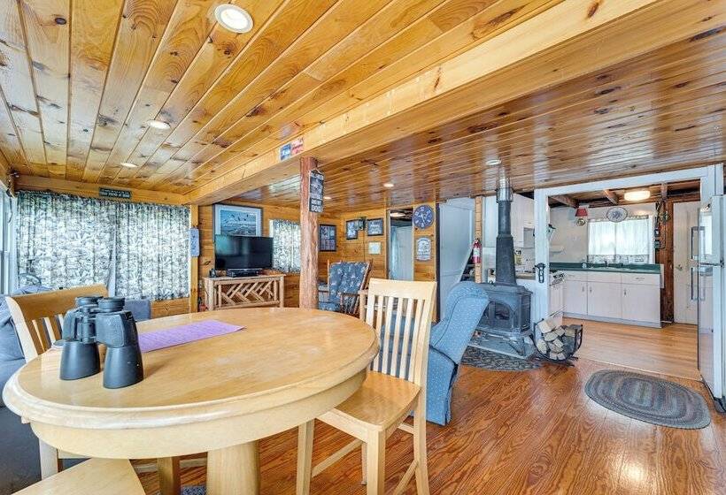 Waterfront Home On Lake Champlain W/ Dock & Kayaks