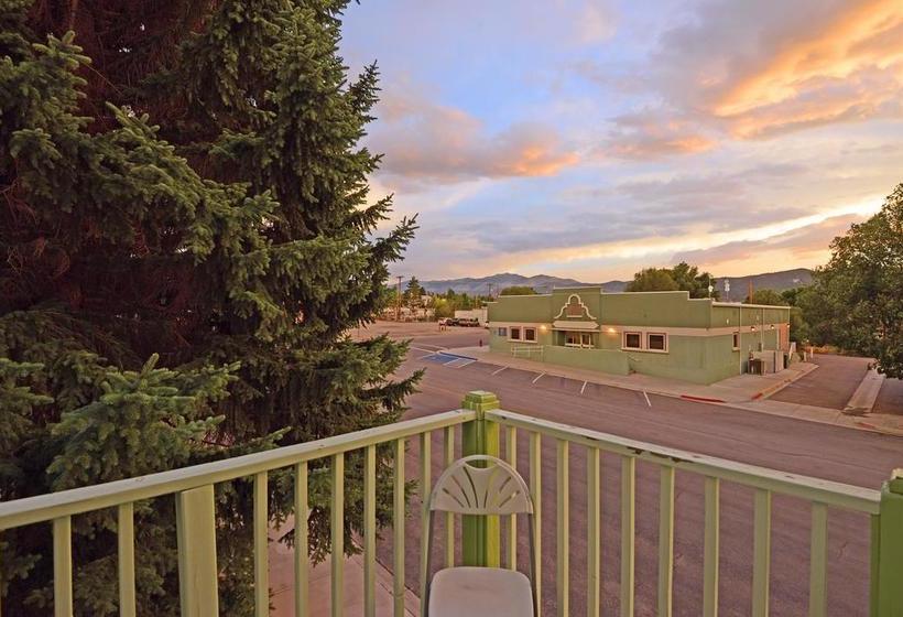 Aamiaismajoitus (B&B) All Aboard Cafe And Inn