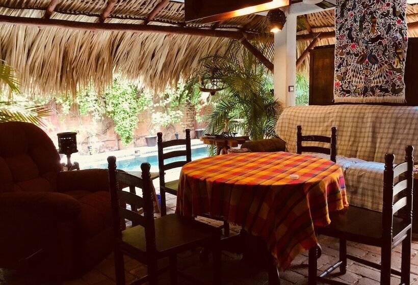 تختخواب و صبحانه Hacienda La Rusa