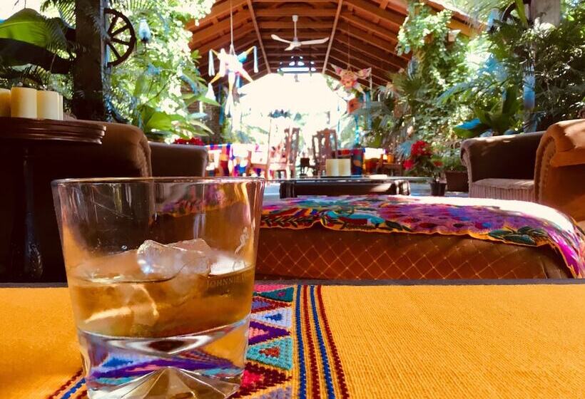 تختخواب و صبحانه Hacienda La Rusa