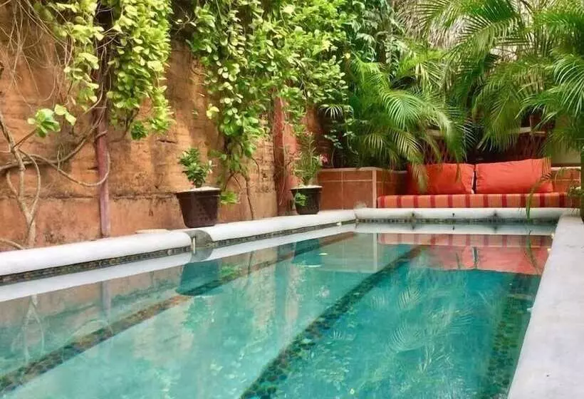 Aamiaismajoitus (B&B) Hacienda La Rusa