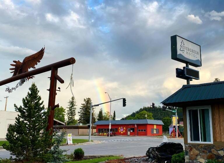 Evergreen Motel