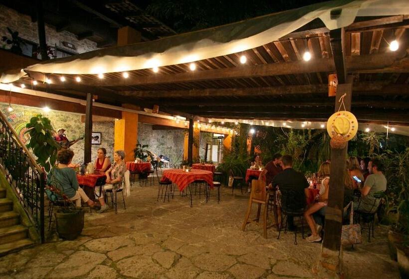 هتل La Casa De Piedra By Rotamundos