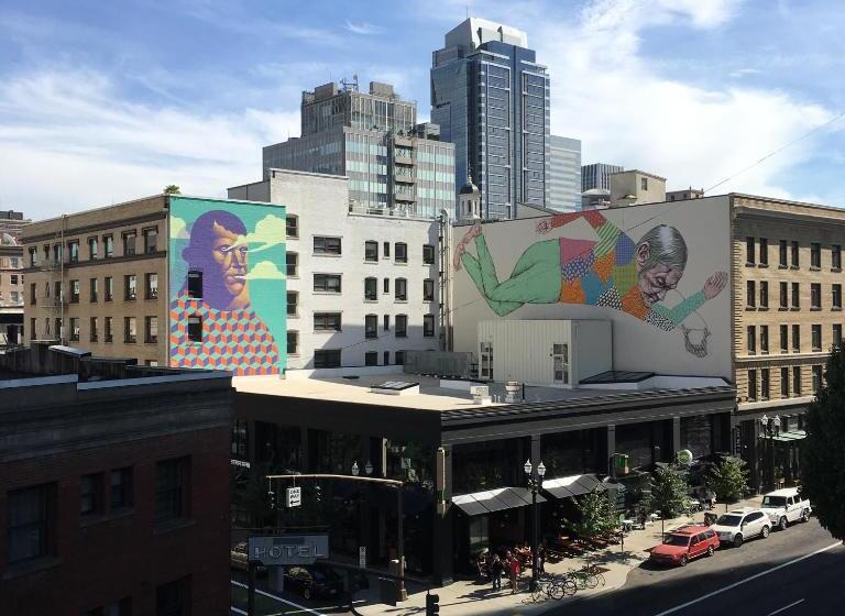 Otel Mcmenamins Crystal