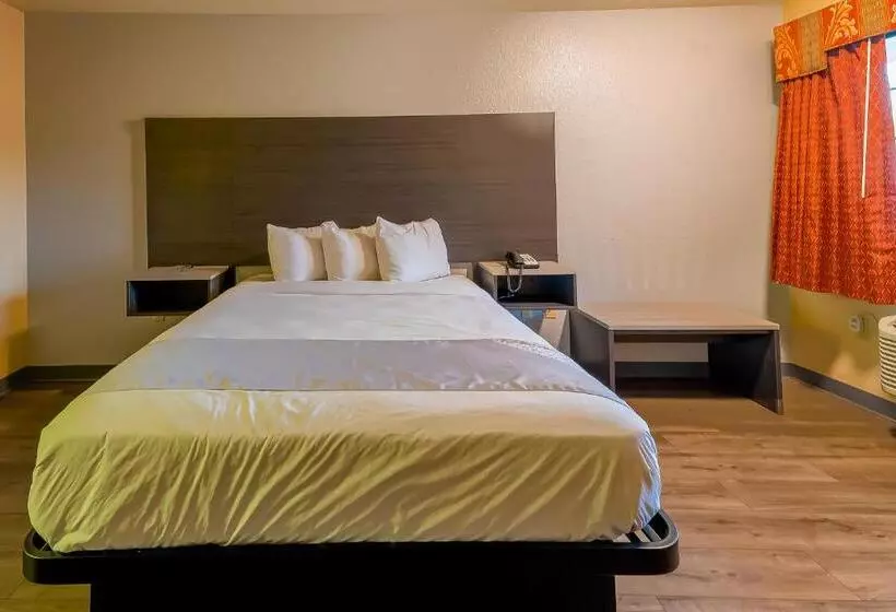 Hotelli Regency Inn & Suites