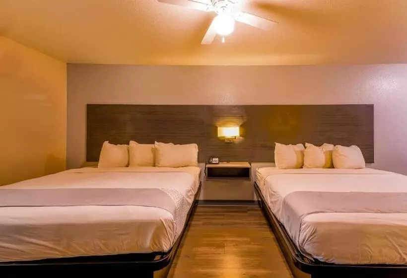 Hotelli Regency Inn & Suites