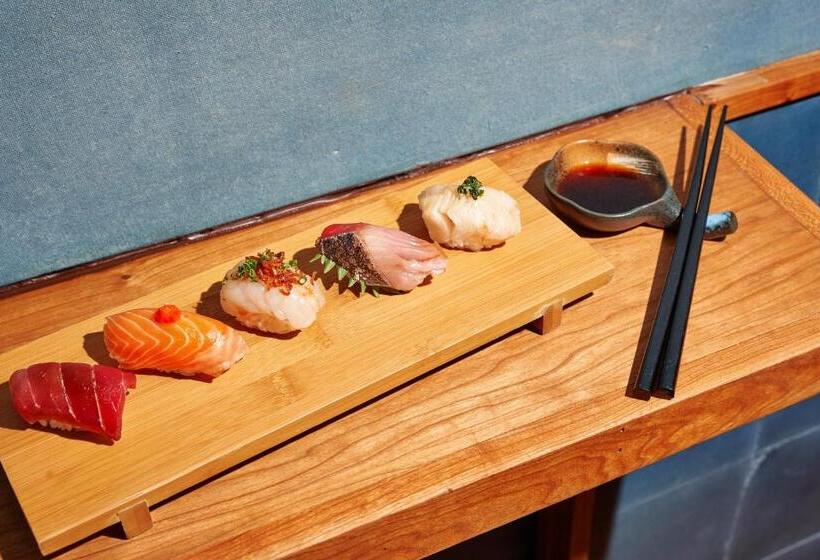 Отель The Grand