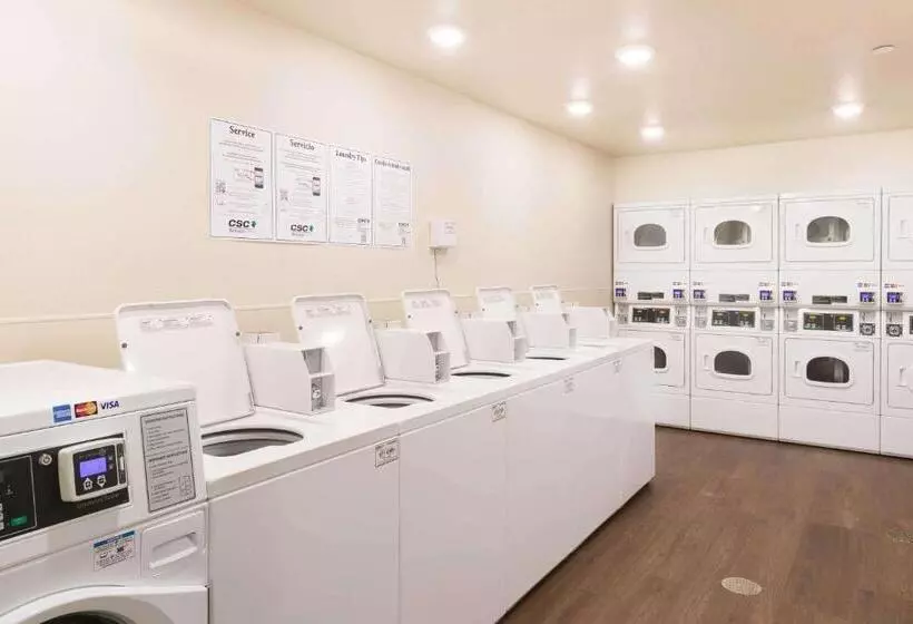 ホテル Woodspring Suites Lafayette