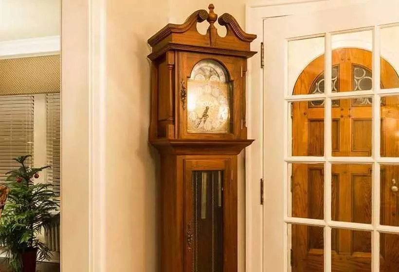 Knob Hill Bed & Breakfast