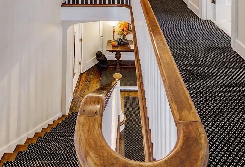 Knob Hill Bed & Breakfast