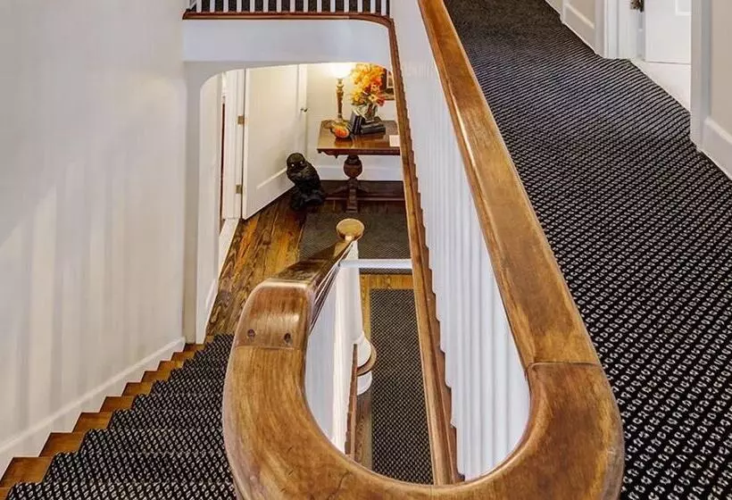 Knob Hill Bed & Breakfast