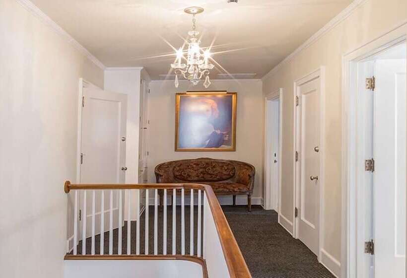 Knob Hill Bed & Breakfast