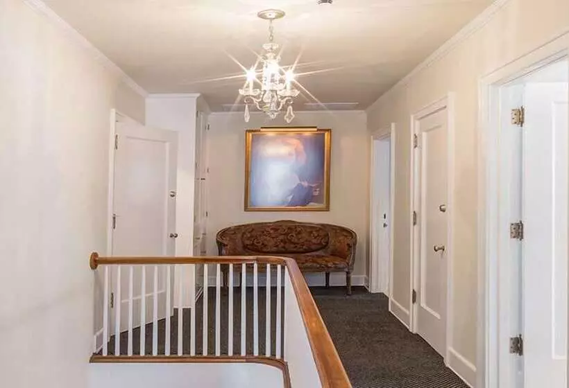 Knob Hill Bed & Breakfast