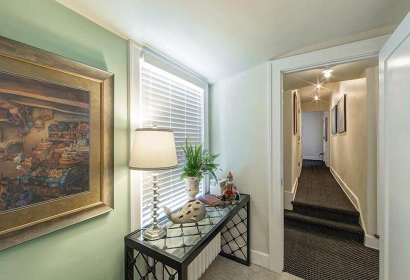 Knob Hill Bed & Breakfast