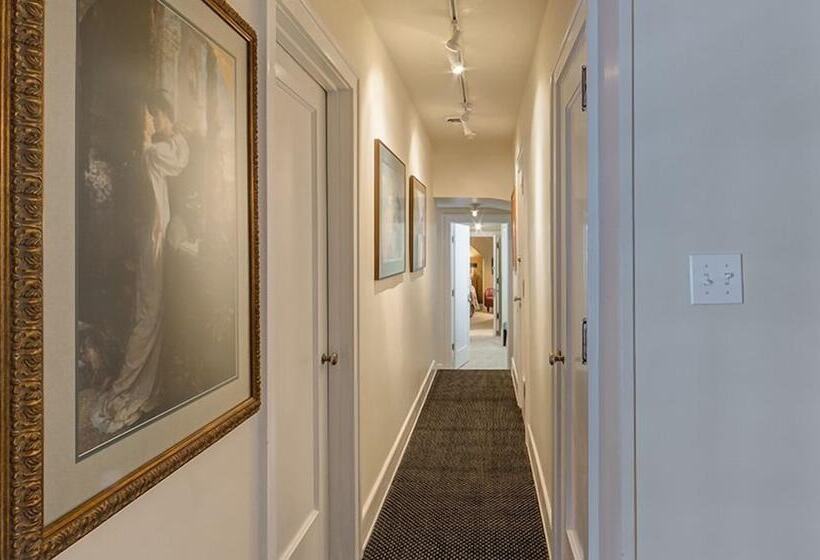 Knob Hill Bed & Breakfast