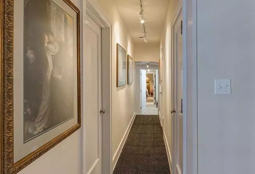 Knob Hill Bed & Breakfast
