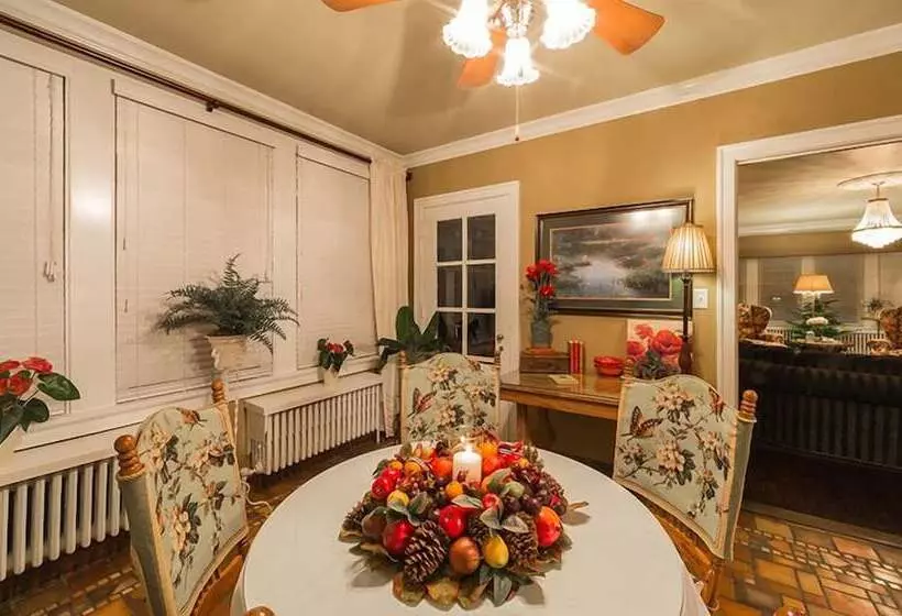 Knob Hill Bed & Breakfast