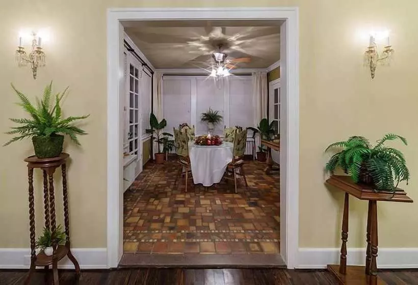 Knob Hill Bed & Breakfast
