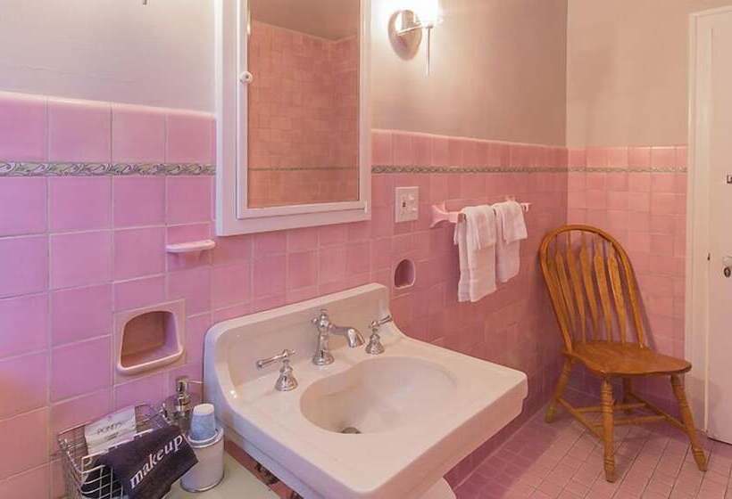 Knob Hill Bed & Breakfast