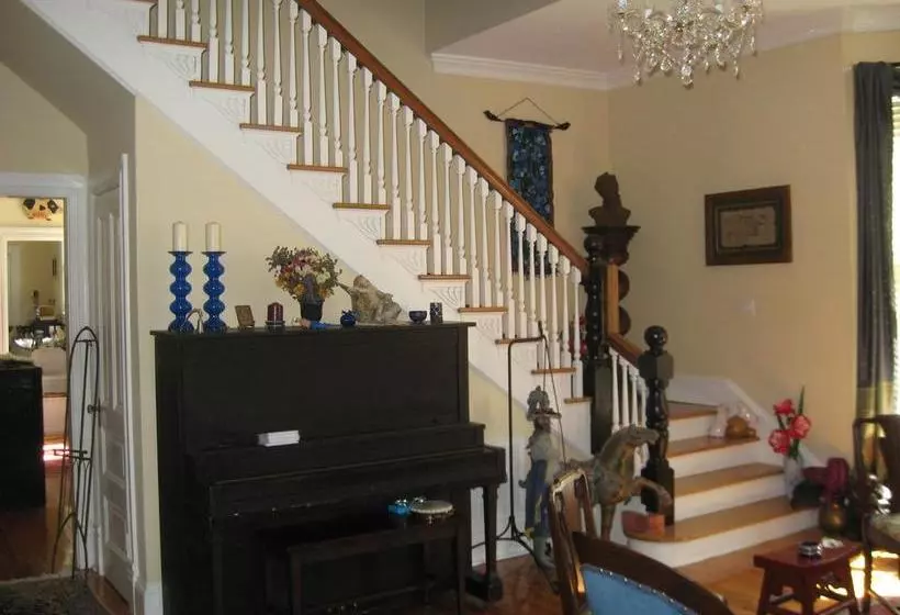 Mermaids  Porch Bed & Breakfast